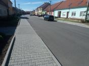 nová silnice a chodník ulice U Rybníka